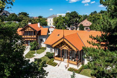 Balatonfüredi új társasházak és történelmi villák