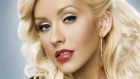 Christina Aguilera különleges hajformázása