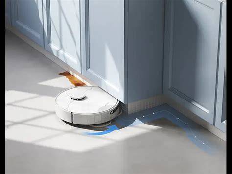 robotporszívó felnyíló barna szekrényben