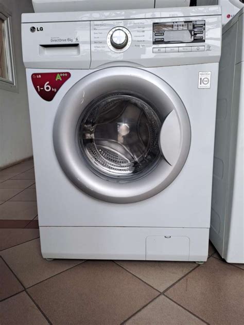 LG mosógép hátulján lévő rögzítőcsavarok