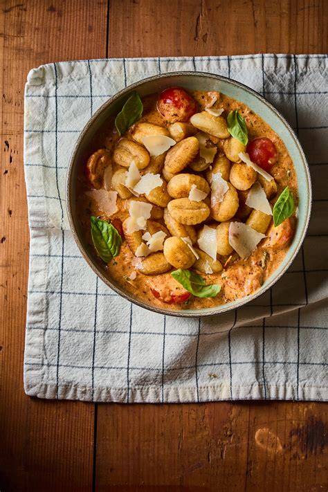 Paradicsomos tejszínes gnocchi sütőtálban