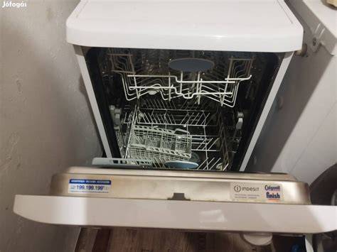 Indesit mosogatógép konyhai használatban