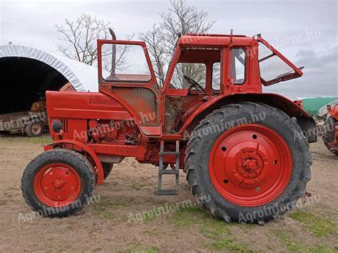 MTZ traktor felújítása műhelyben
