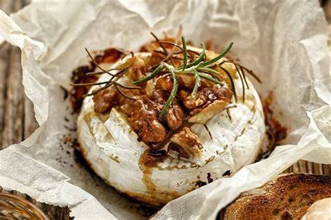 Forró sült camembert bagettel