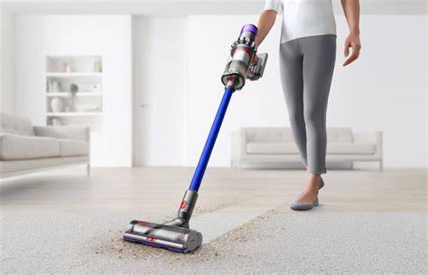 Dyson vezeték nélküli porszívó otthoni használat közben
