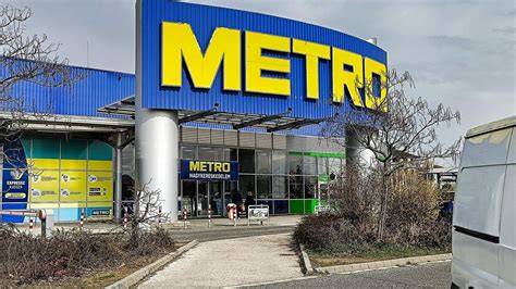 METRO Budakalász áruház külső képe
