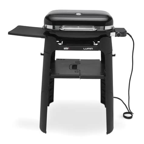 Elektromos grill két oldalasztallal teraszon